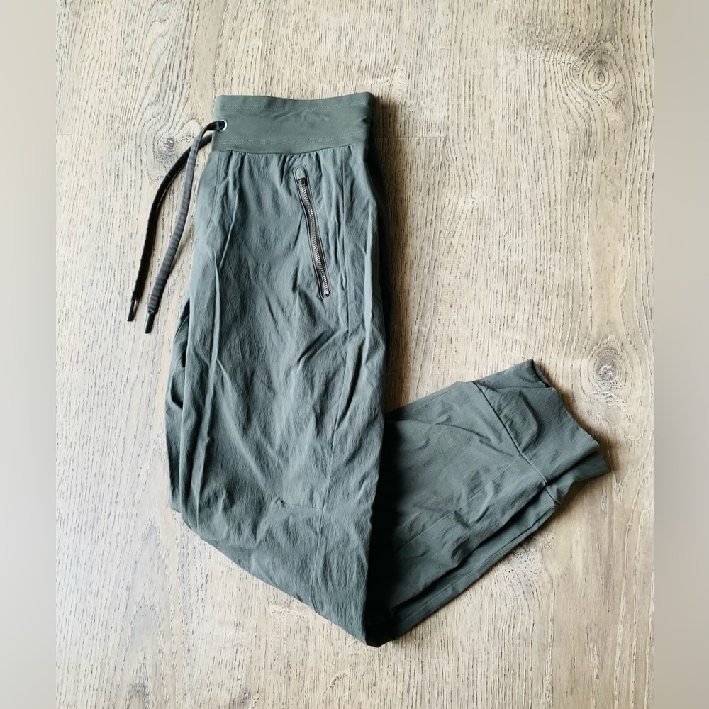 Athleta Grayish Green Active Joggers Women's Size: 2